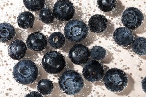 top-view-blueberries-sparkling-water top-view-blueberries-sparkling-water