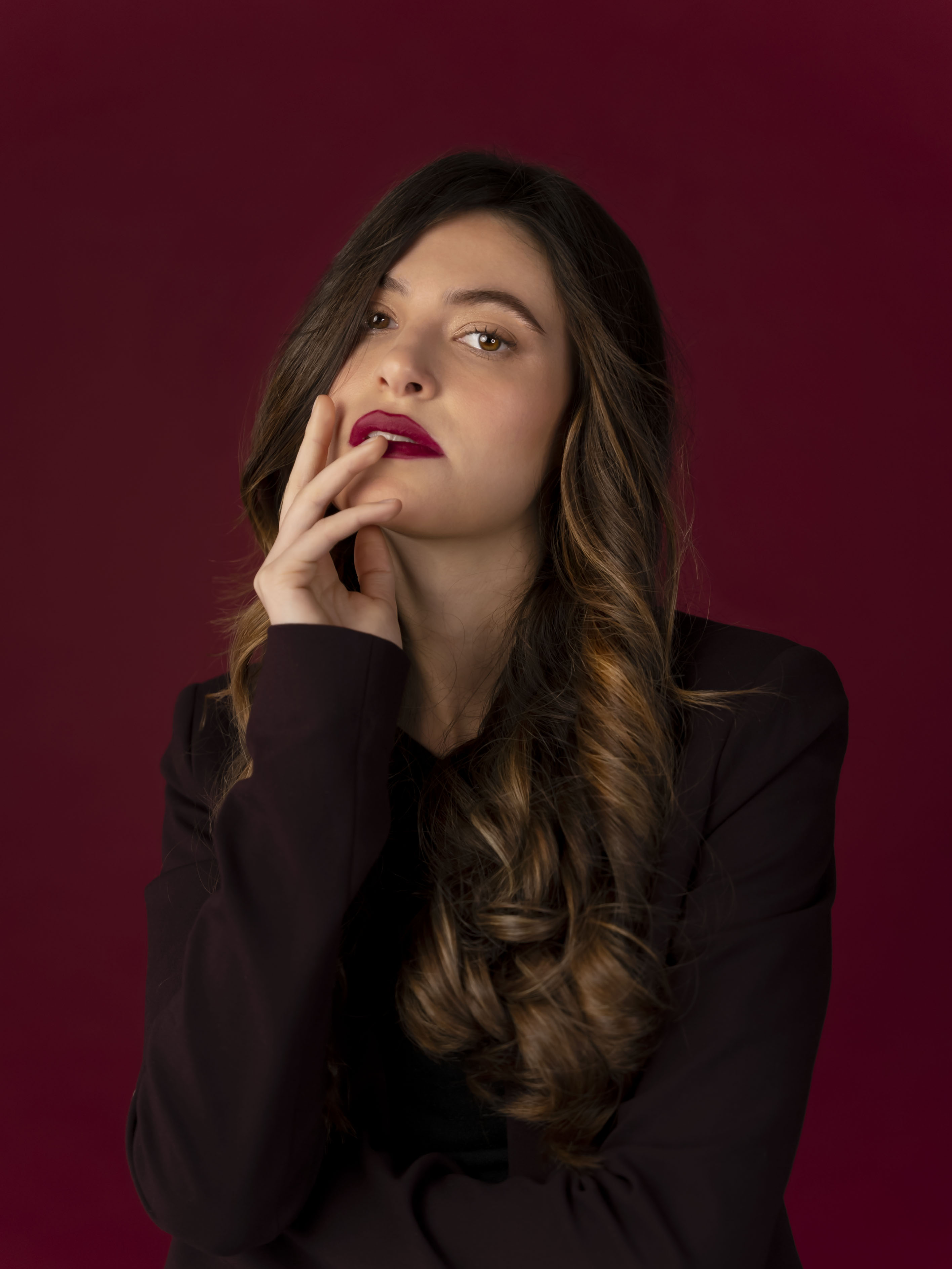 Komplet Labor Pro Plum Easy – profesionalna termalna četka za kosu s keramičkom tehnologijom u elegantnom pakiranju.