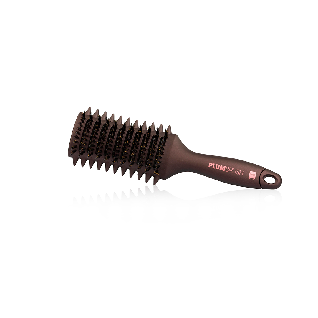 Bočni prikaz četke za kovrčavu kosu Labor Pro Plum Brush s bočnim vodičima za oblikovanje kovrča.