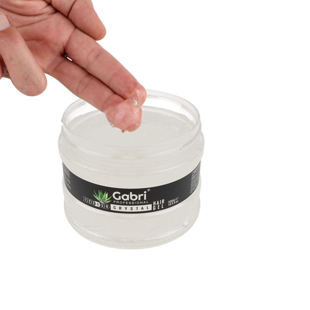 Nanošenje Gabri Crystal gela za kosu prstima
