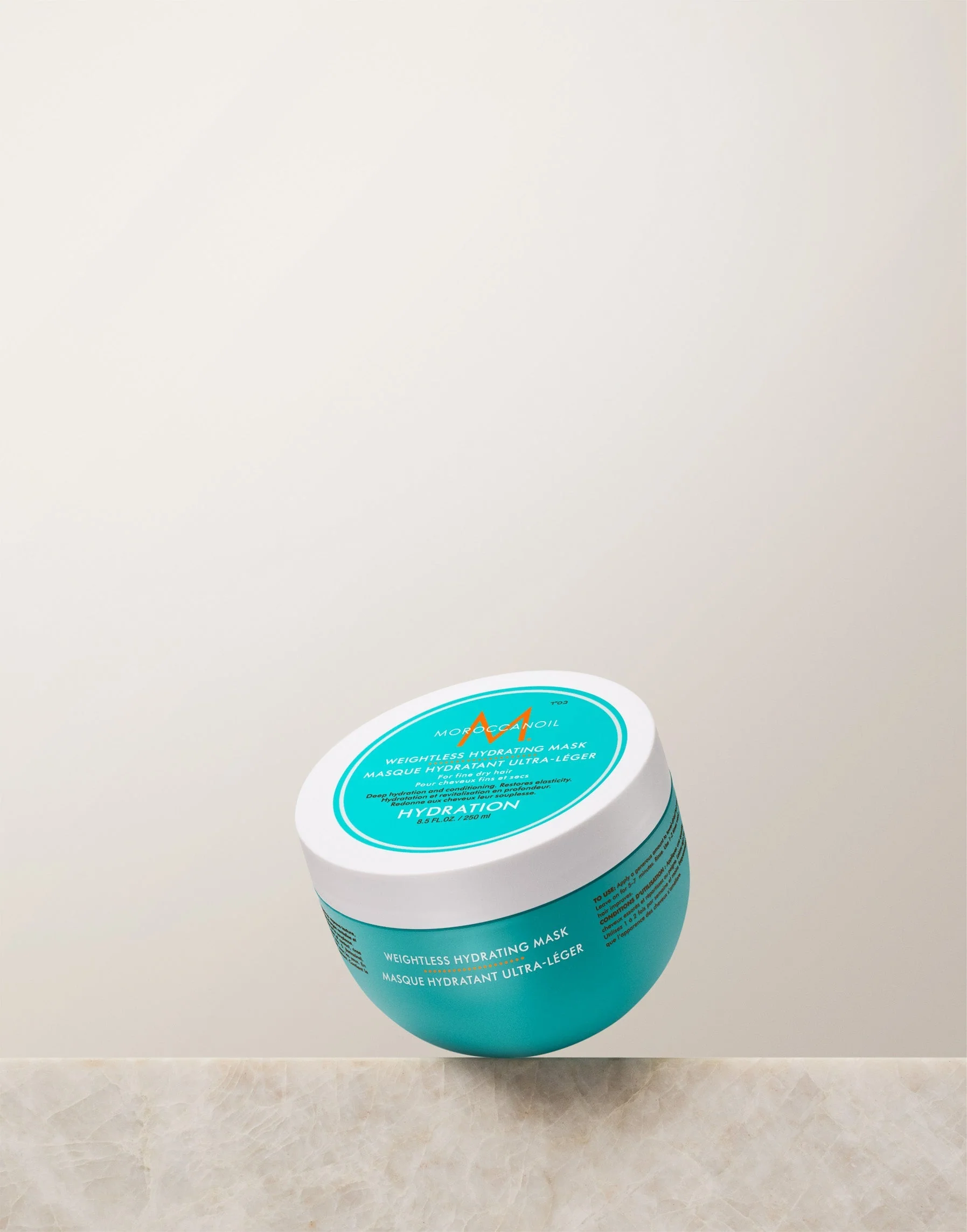 Moroccanoil Weightless Hydrating Mask 250 ml na kamenoj podlozi